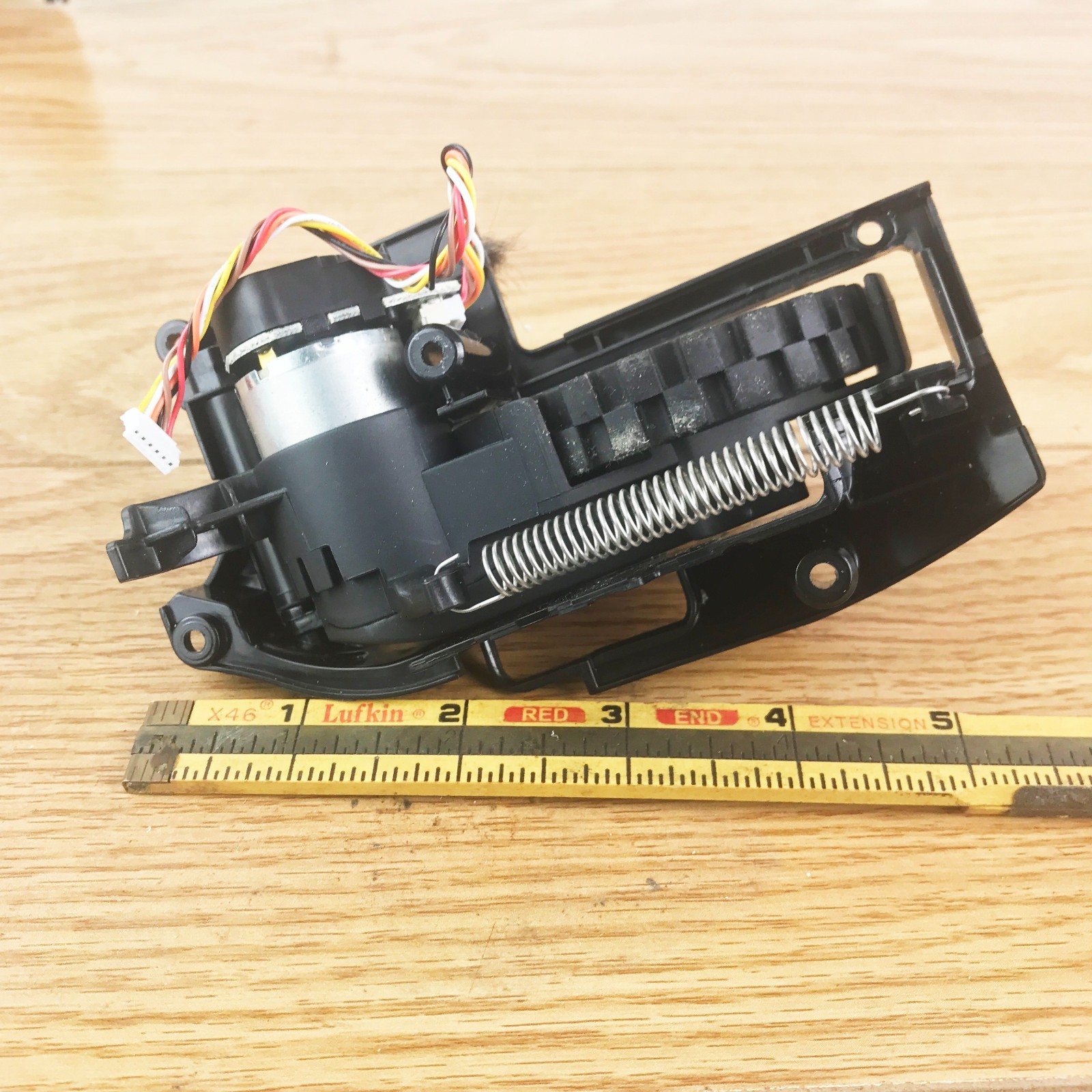 Shark RV9123S1US RV1001 RV1100SIUS RV1100VRUS UR1100SRUS LEFT WHEEL w/ Motor