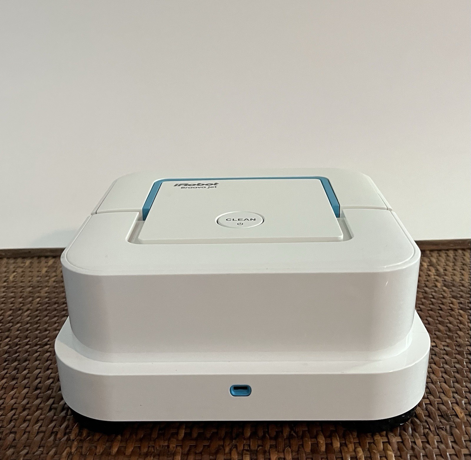iRobot Braava Jet 240 Robot Mop App Control Precision Spray