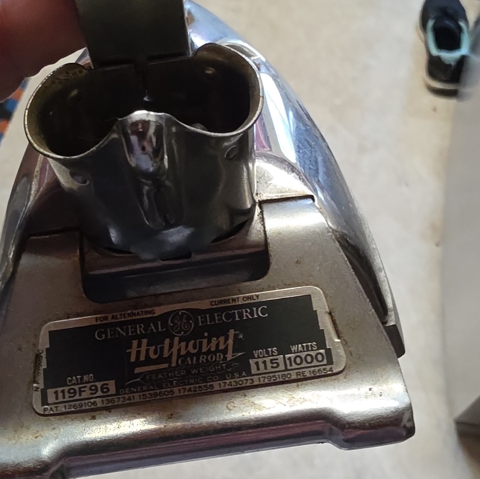 General Electric Hotpoint Calrod Feather Weight Dry Iron Silver 1000W 115V