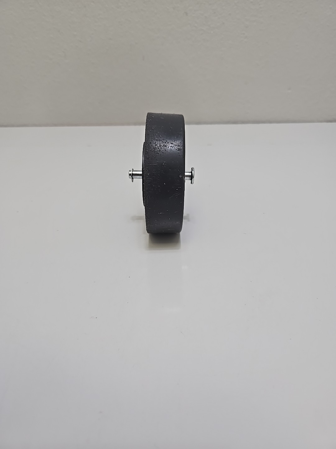 Hoover UH71250 UH71251 UH71255 UH71200 UH71230 UH71235 LEFT / RIGHT WHEEL w PIN