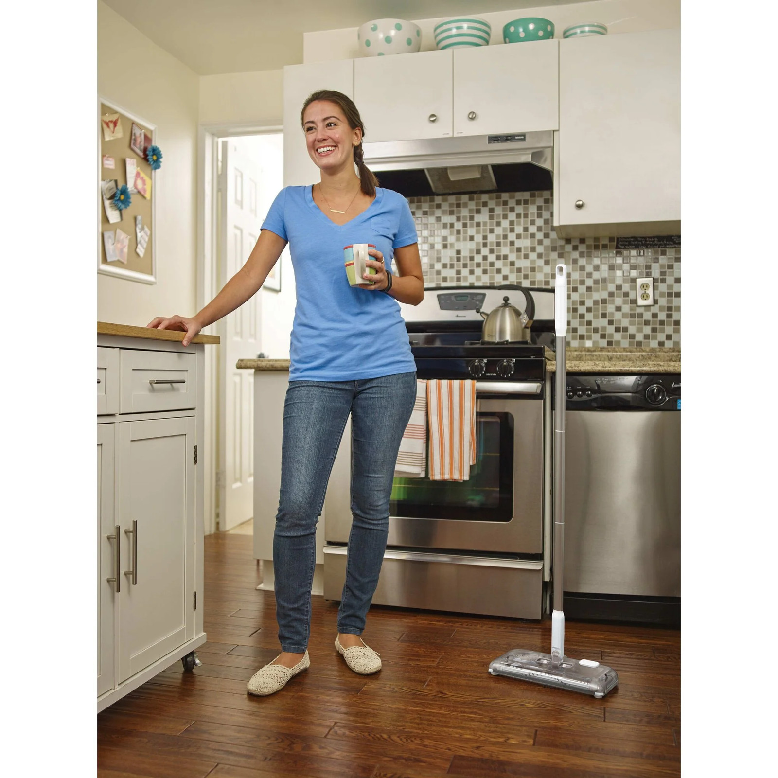 BLACK+DECKER 50 Minute Powered Floor Sweeper – Powder White – HFS115J10