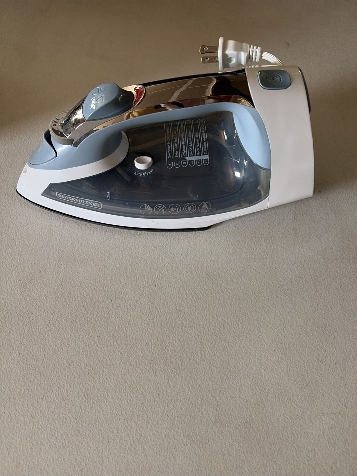 BLACK+DECKER Steam Iron Retractable Cord Gray