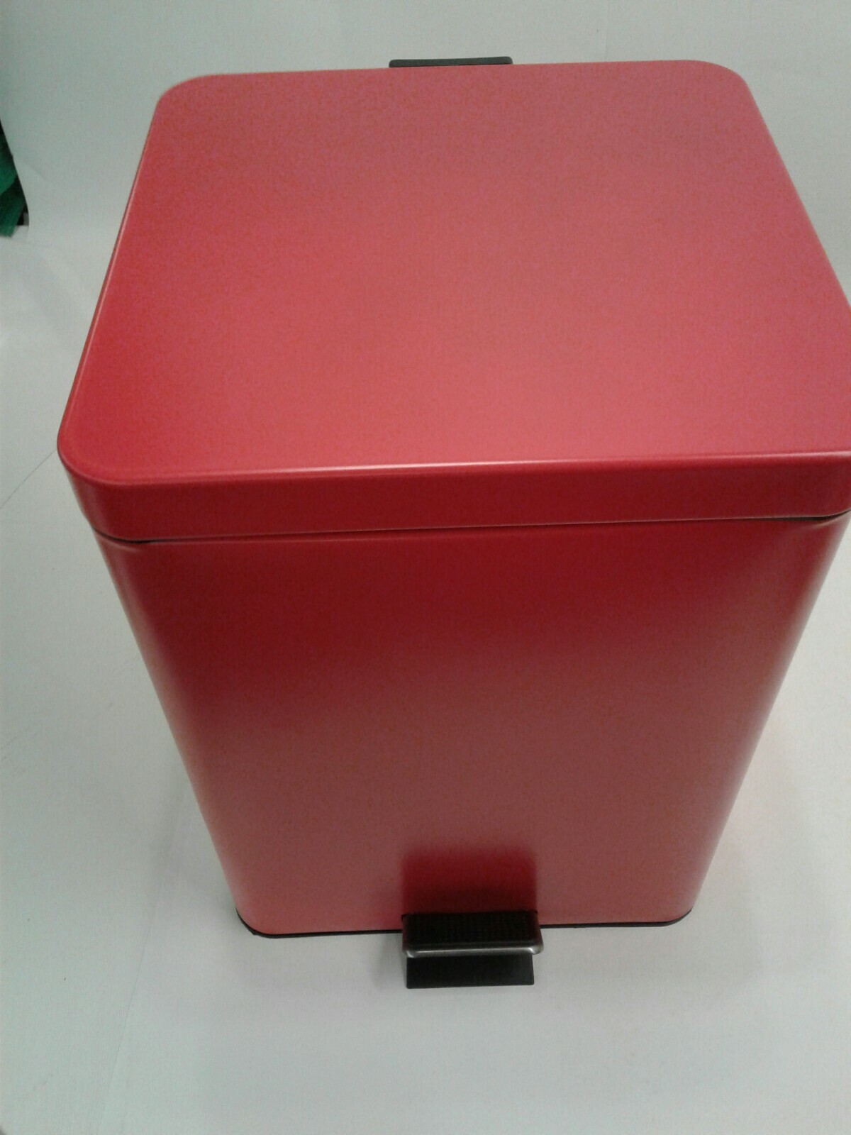 Brewer 35270 Square Steel Step-On Waste Can 20 QT Red 11″ x 12.75″ x 17.25″