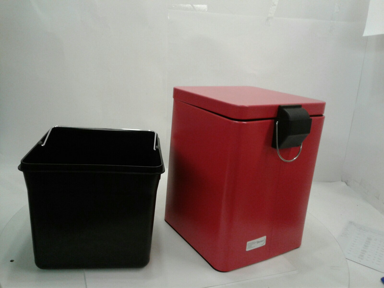 Brewer 35270 Square Steel Step-On Waste Can 20 QT Red 11″ x 12.75″ x 17.25″