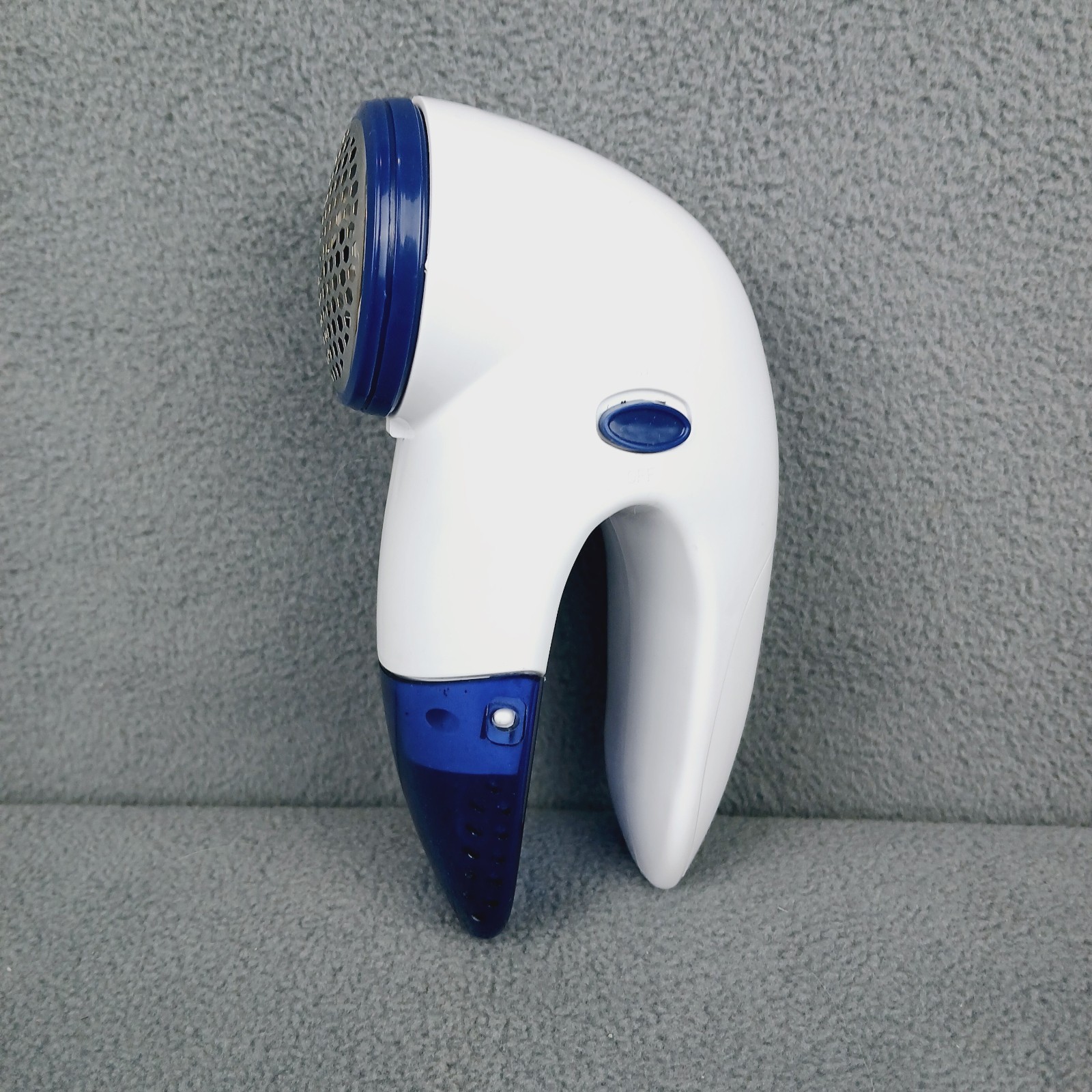 White Blue Sweater Shaver Battery Power Portable Lint Fuzz and Pilling Remover