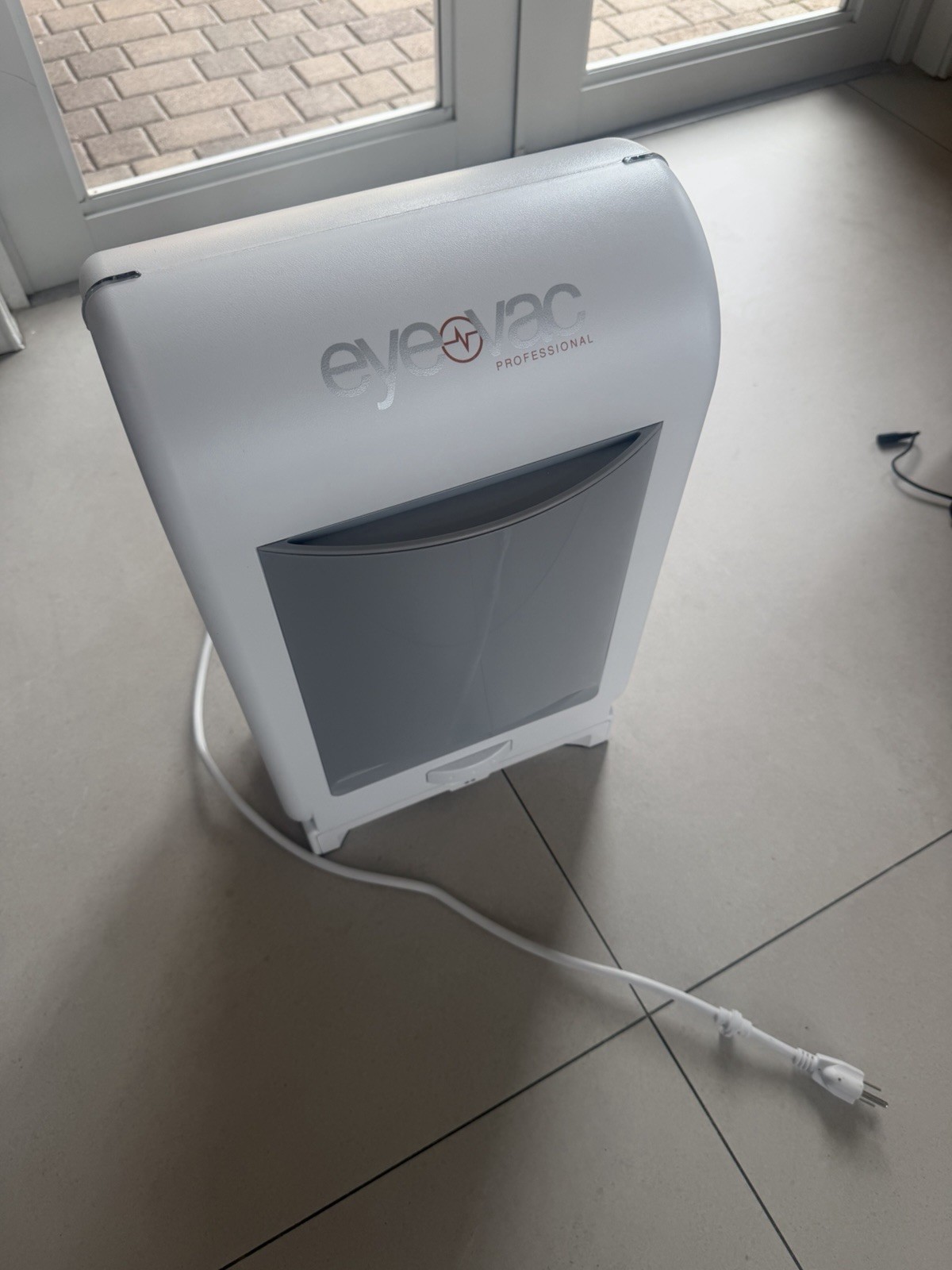 EyeVac Professional EVPRO Touchless Vacuum White Salon Barber Pet Hair