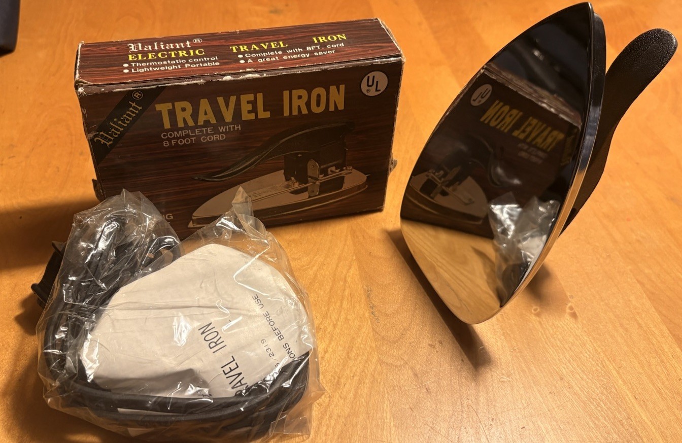 🔥Vintage 1979 Valiant Travel Iron with Fold Down Handle NOB! Rare