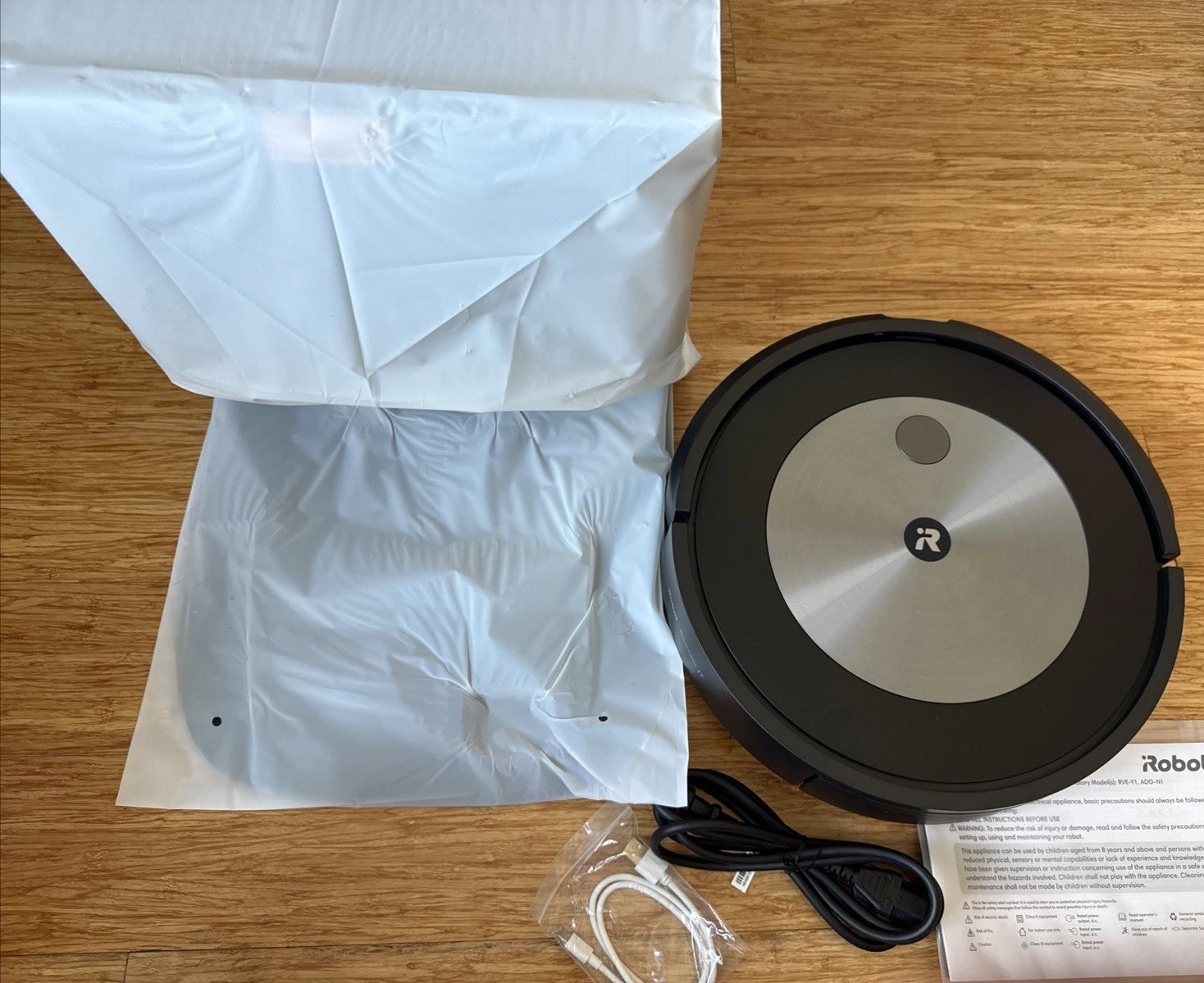 iRobot Roomba j7+ Wi-Fi Robot Vacuum Cleaner & Base / J7 Plus. New.