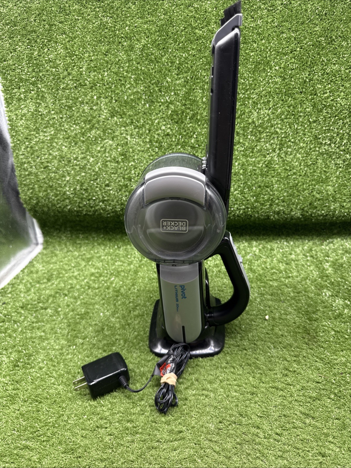 BLACK+DECKER Pivot 20V MAX – Handheld Vacuum + Charging Base – Lithium S4