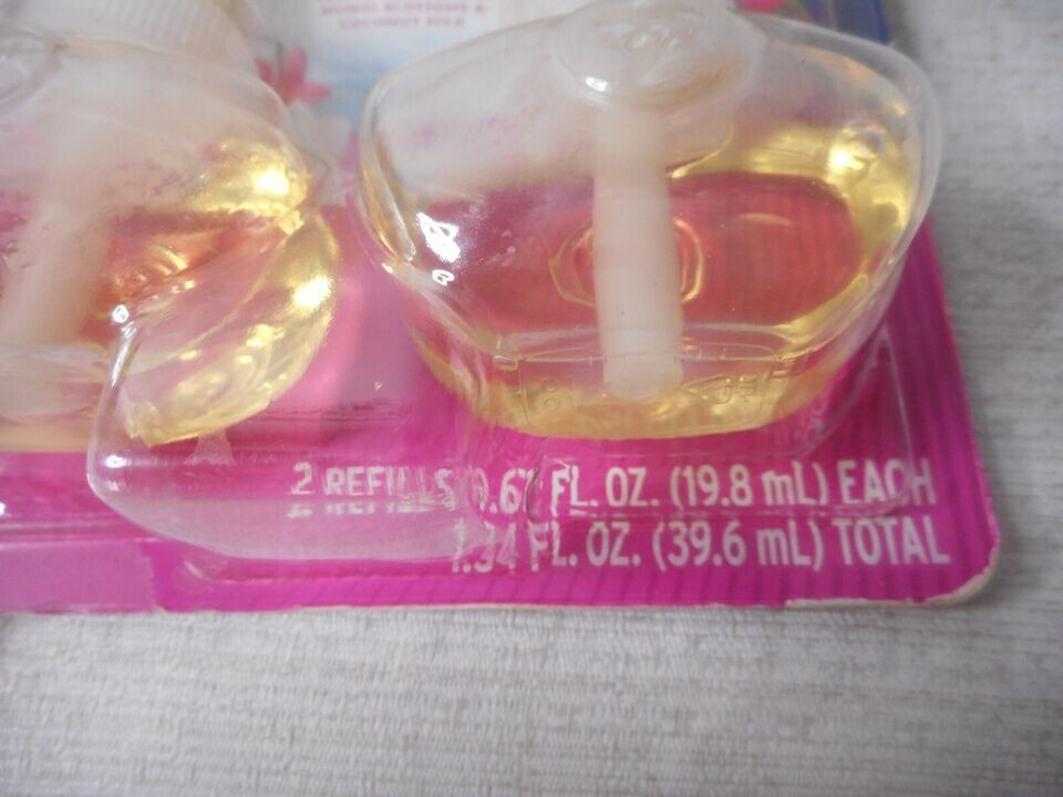 Glade Plug-In Refills 2 Exotic Tropical Blossoms In Pkg & 3 Unknown Scents READ