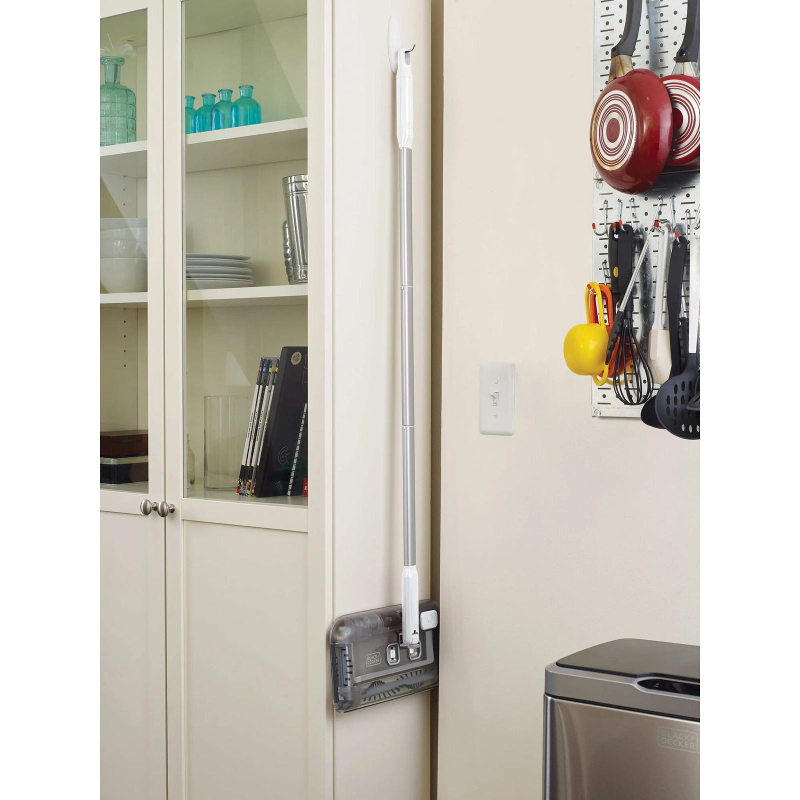 BLACK+DECKER 50 Minute Powered Floor Sweeper – Powder White – HFS115J10