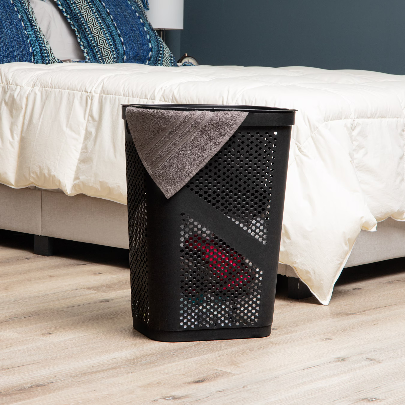 60L Slim Laundry Hamper, Lid, Ventilated, Plastic, 17.25″L x 13.75″W x 23.5″H,