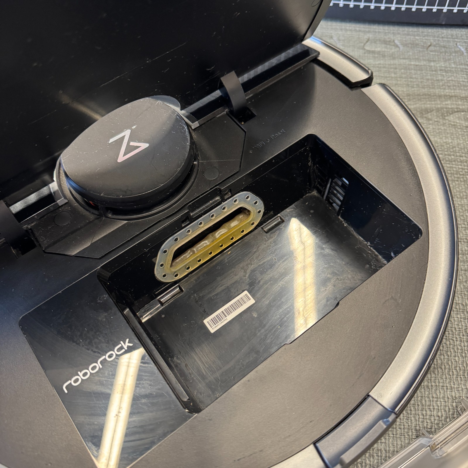 Roborock S7 Robot Vacuum….NO Charger or Mop Pad – Untested PARTS ONLY