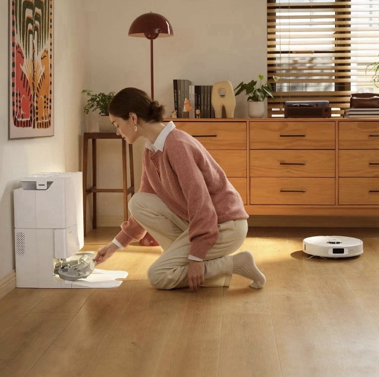 Roborock Qrevo Pro Robot Vacuum and Mop with FlexiArm Edge Mopping, Dynamic