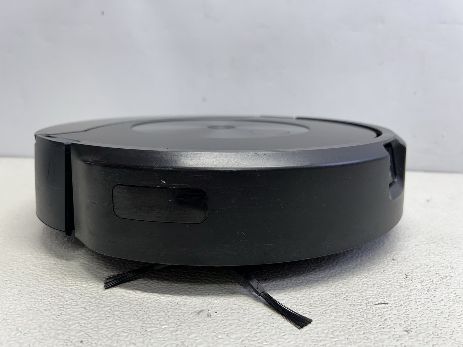 iRobot – Roomba Combo j7+ Self-Emptying Robot Vacuum & Mop – Graphite –