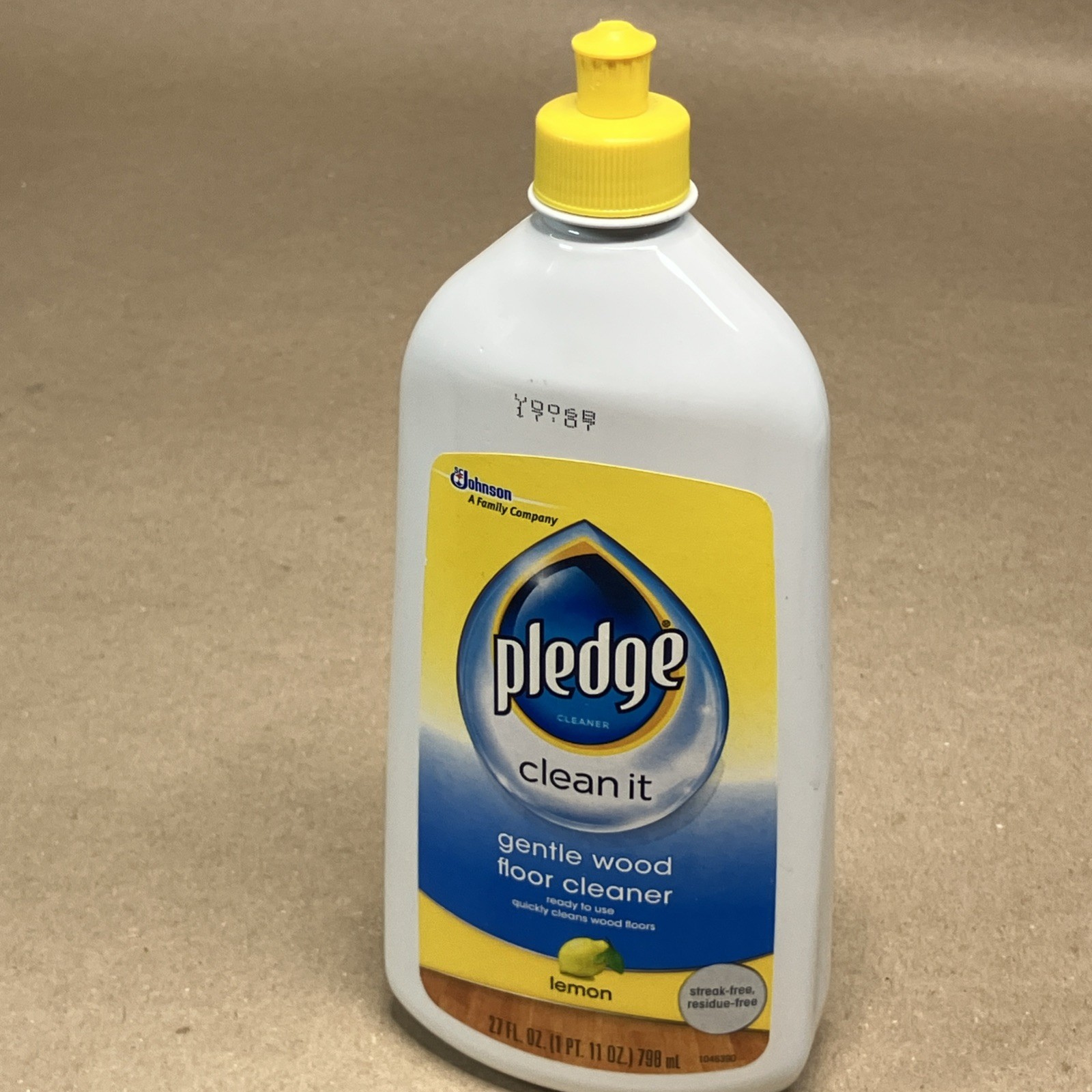 1/2 Pledge Floor Care Wood Floor Finish with FUTURE Shine Clean Scent 27 Fl Oz