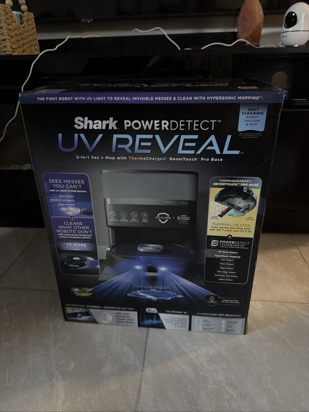 Shark PowerDetect UV Reveal – Robot vacuum cleaner and mop 2 in 1, black, RV3020
