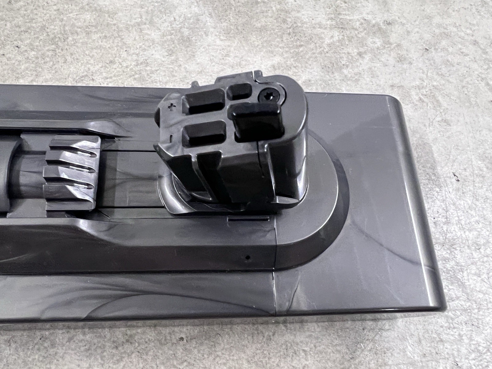 DYSON V15 OUTSIZE – SV47 / SV22 GENUINE OEM 3600mAh CLICK IN LI-ION BATTERY