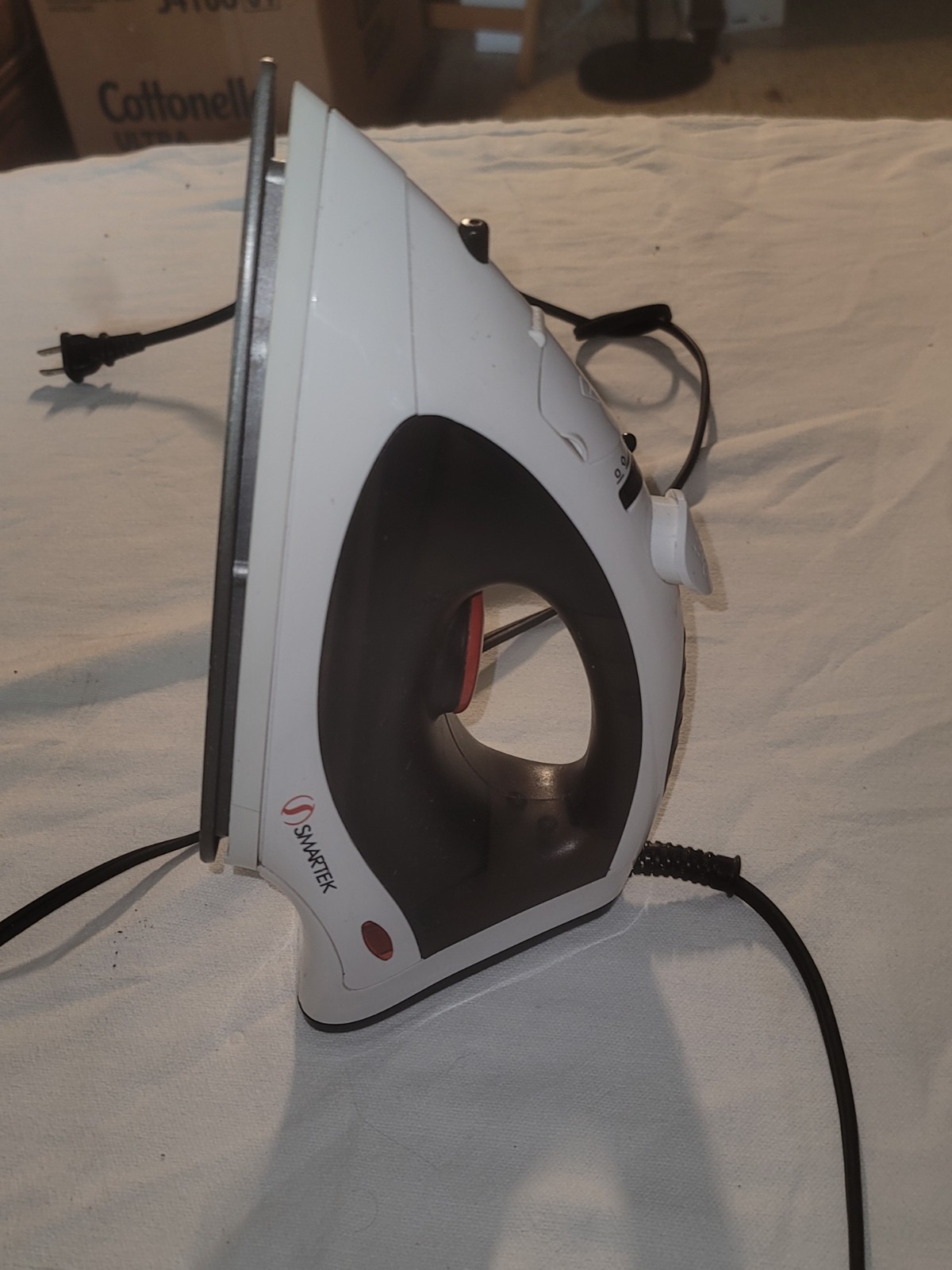 SMARTEK CORD-CORDLESS STEAM IRON