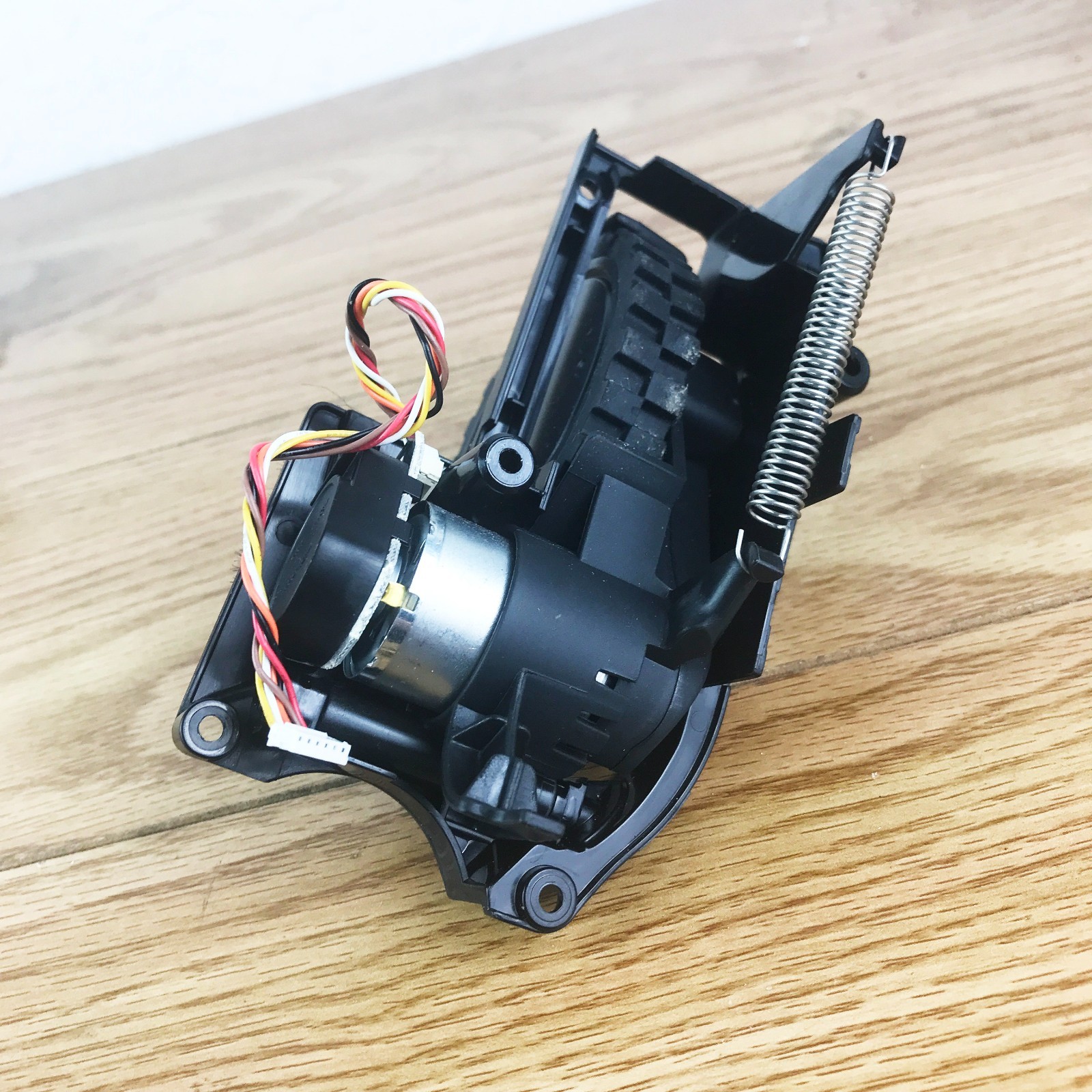 Shark RV9123S1US RV1001 RV1100SIUS RV1100VRUS UR1100SRUS LEFT WHEEL w/ Motor