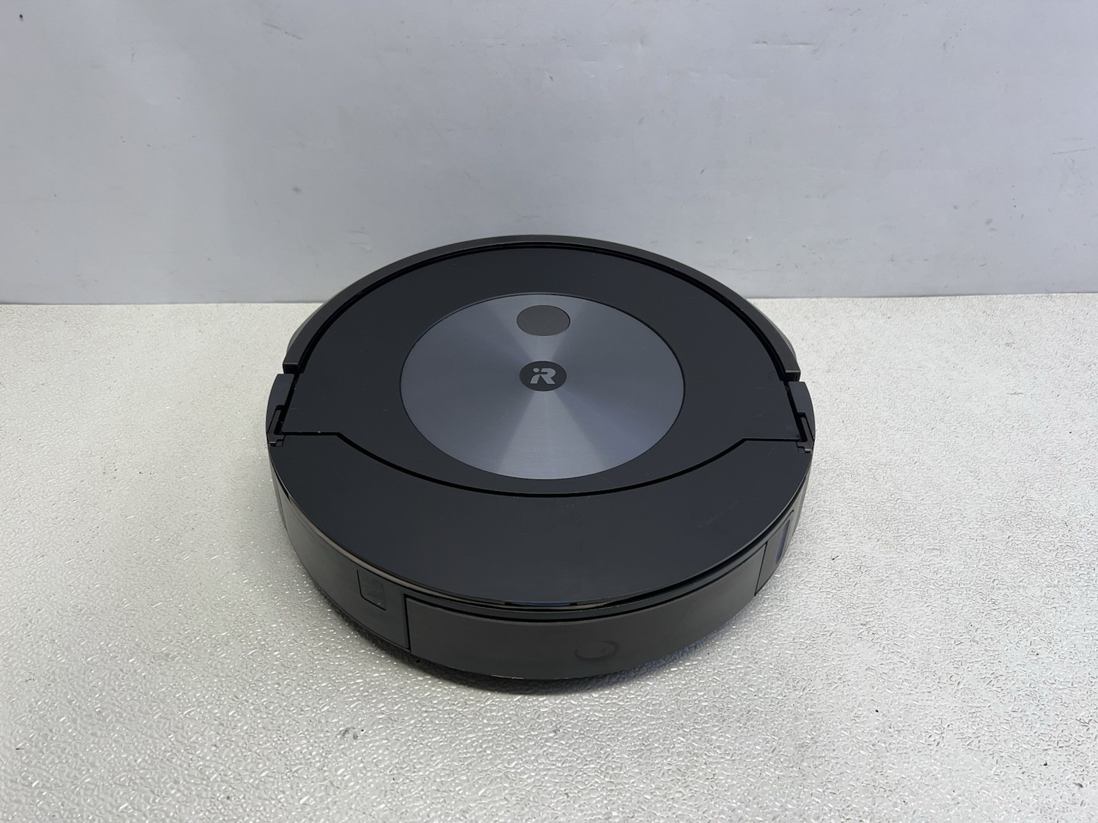 iRobot – Roomba Combo j7+ Self-Emptying Robot Vacuum & Mop – Graphite –