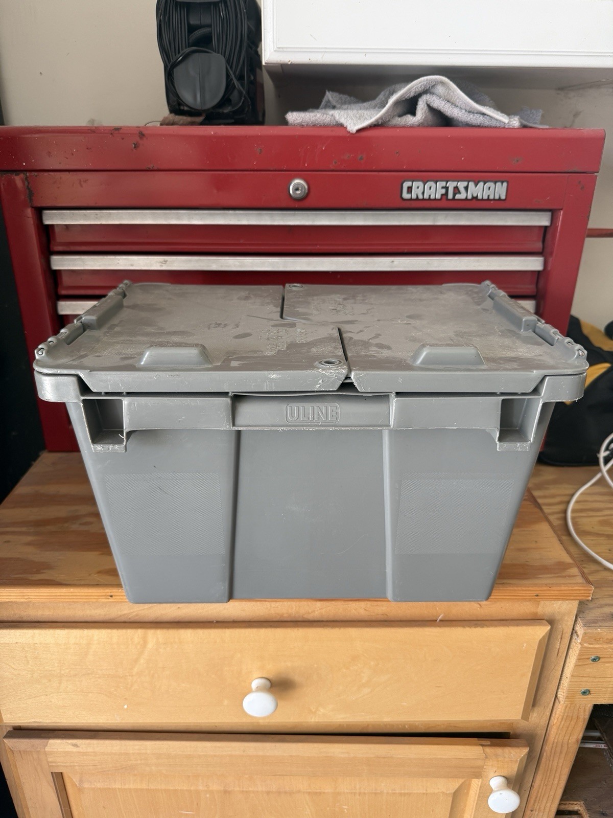 Uline Gray Round Trip Tote w/ Attached Lid HDPE Storage Bin 13.8 x 8.9 x 8.8