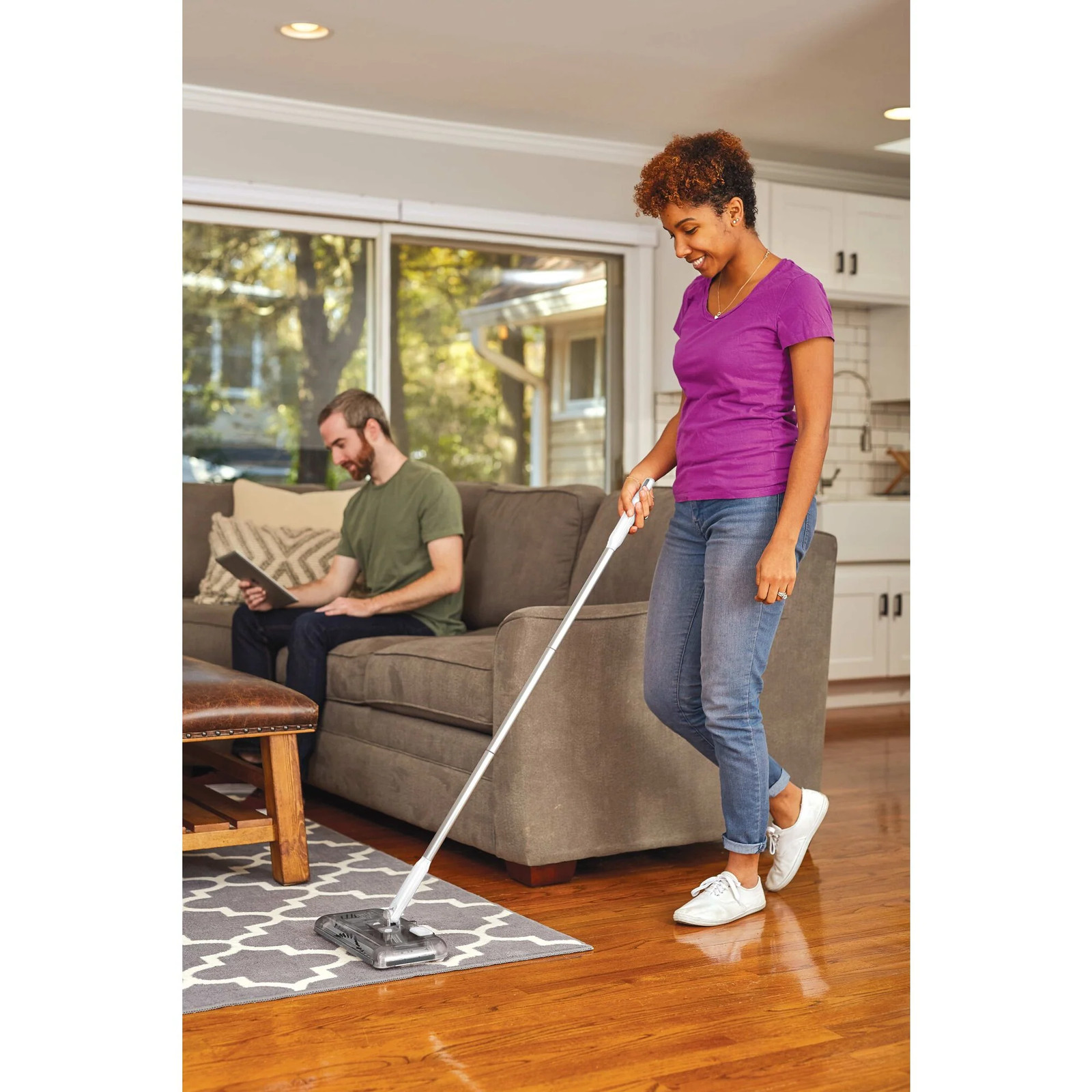 BLACK+DECKER 50 Minute Powered Floor Sweeper – Powder White – HFS115J10