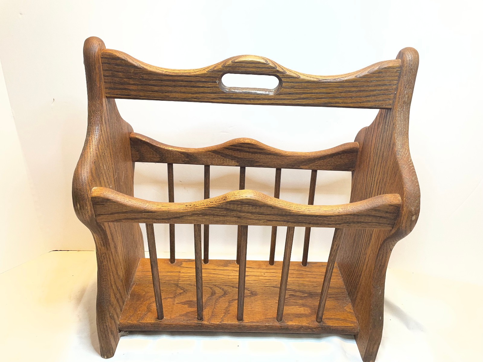 Vintage Oak Wood Magazine Rack Holder Stand Newspaper Record Vinyl 16 x 17 x 8.7