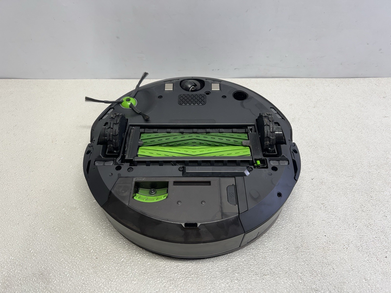 iRobot – Roomba Combo j7+ Self-Emptying Robot Vacuum & Mop – Graphite –