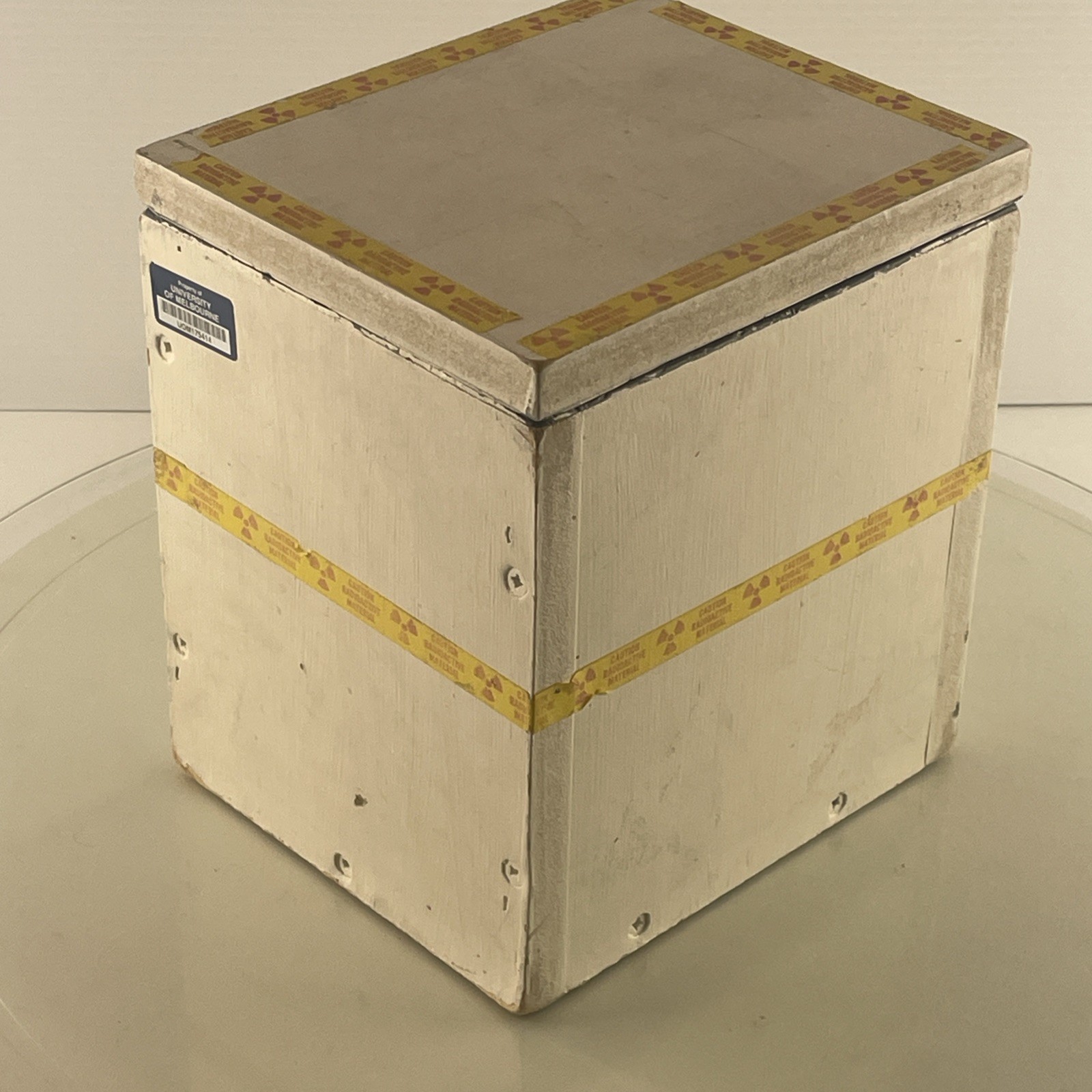 Lead-Lined Wood Box – Extr 19.5 x 16.5 x 22 cm -Intr 15.8 x 13 x 18 cm – Works