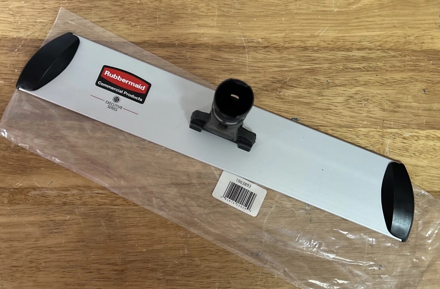 Rubbermaid Commercial Executive Microfiber Single-Sided Flat Mop Frame 3.5W 18L