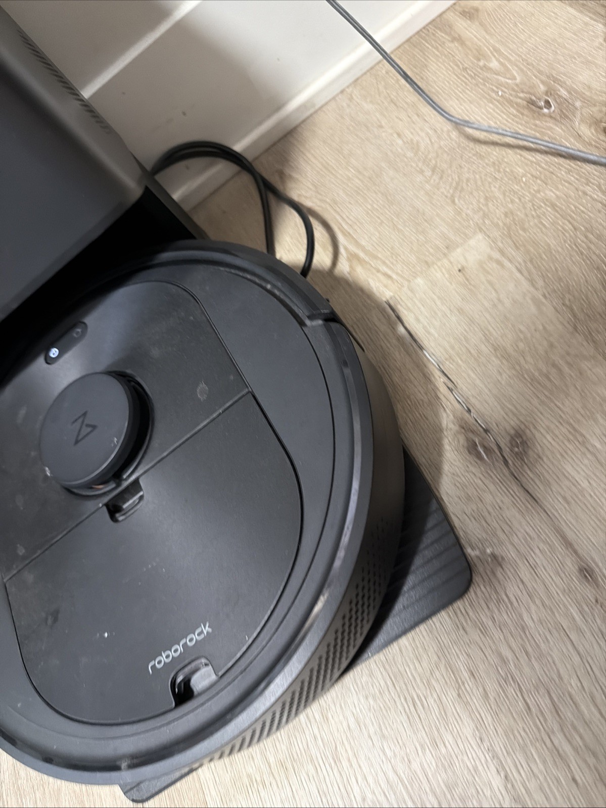 Roborock Q5 Max+ Self-Emptying Robot Vacuum Cleaner And Charger