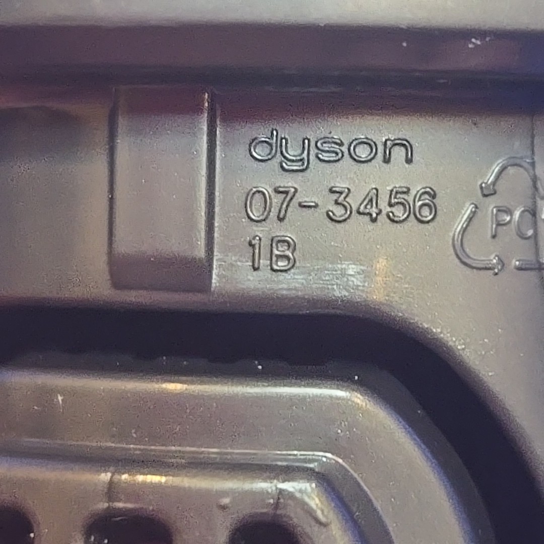 Genuine DYSON Vacuum Cleaner Stubborn Dirt Brush Tool Attachment Universal Fit