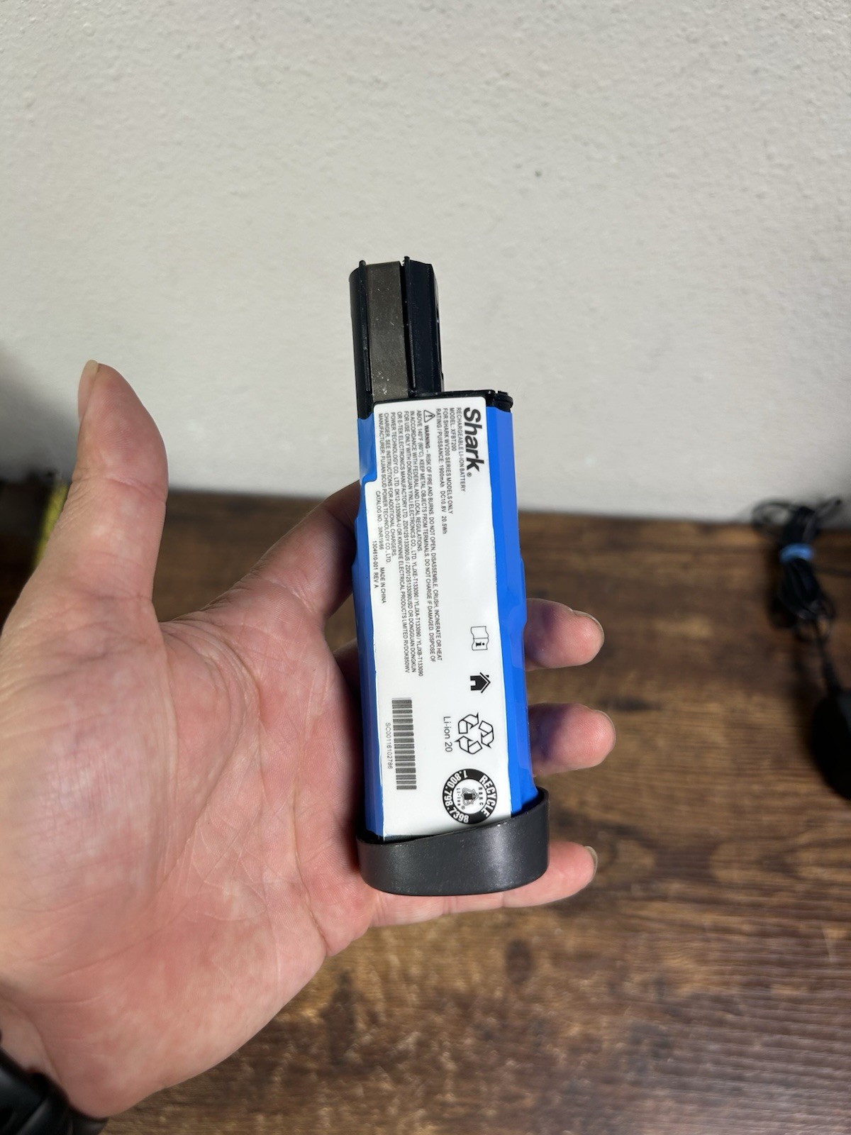 Shark Lithium-Ion Battery WANDVAC WV201 WV200 WV205 WV220 OEM ( HOLDS CHARGE)