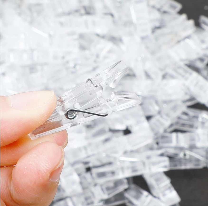100pcs Transparent Plastic Mini Photo Clips for DIY & Home Decoration – NEW