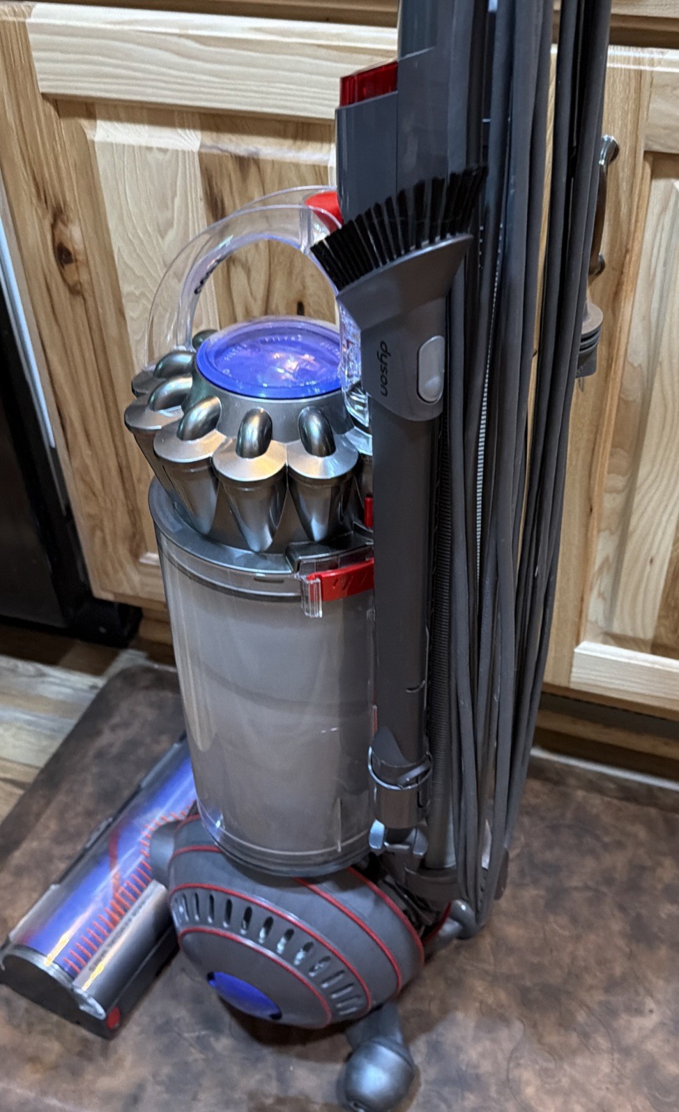 Dyson Animal 3 Purple Ball Upright Vacuum Cleaner w/Wand Tool.Good Working Cond.