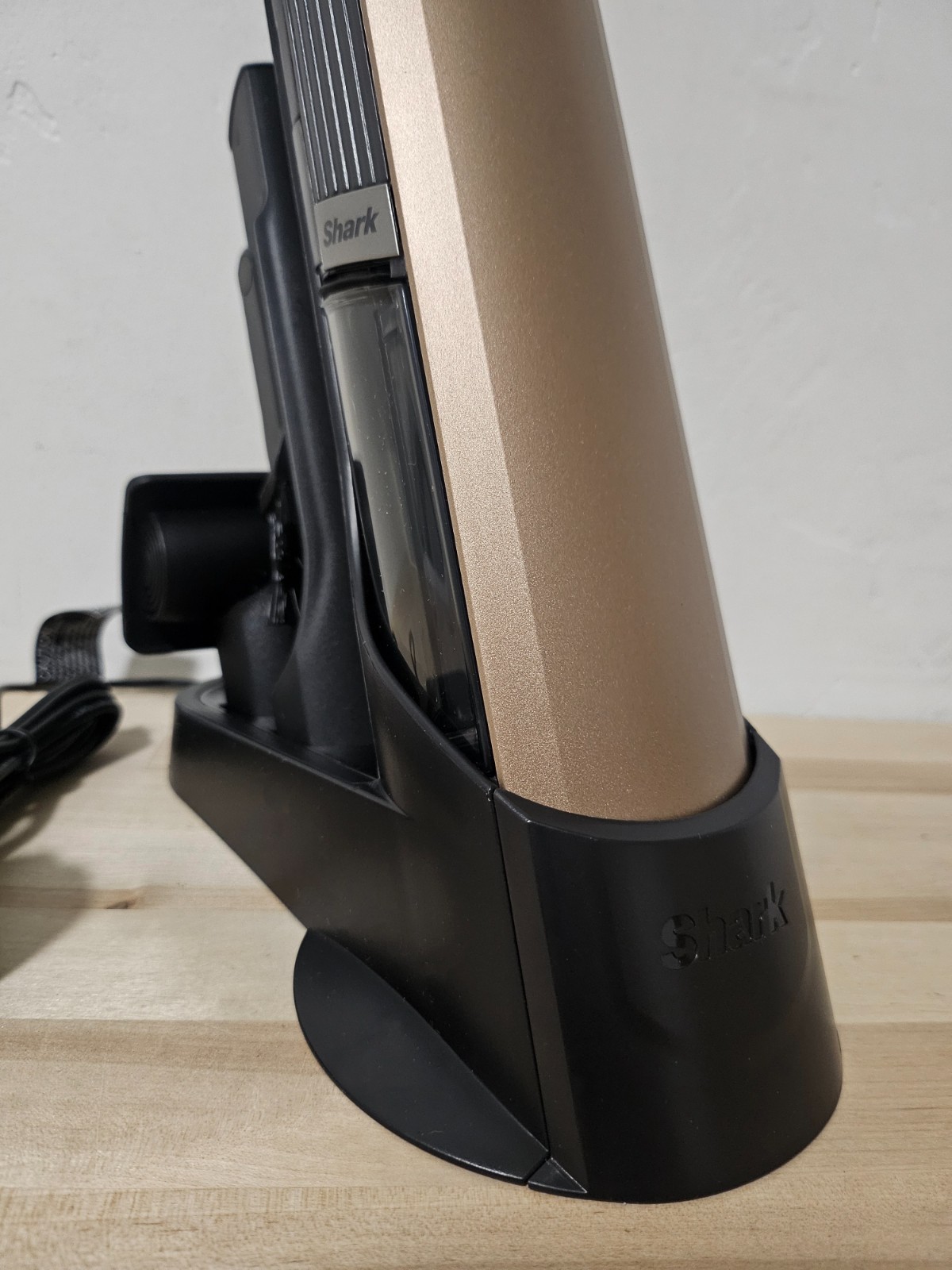 Shark WANDVAC – Lightweight Cordless Handheld Vacuum w/ Brush WV201 – Bronze