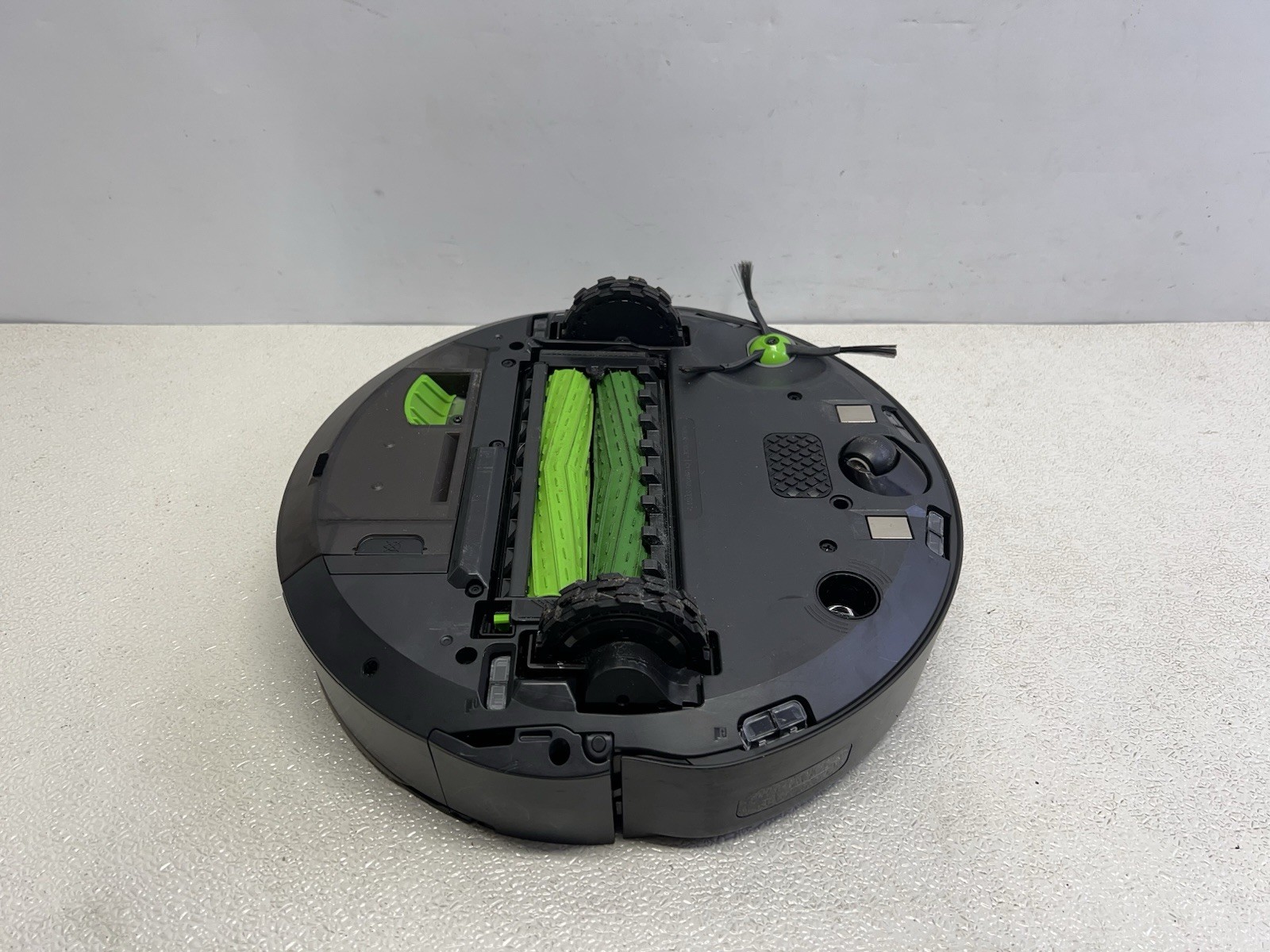 iRobot – Roomba Combo j7+ Self-Emptying Robot Vacuum & Mop – Graphite –