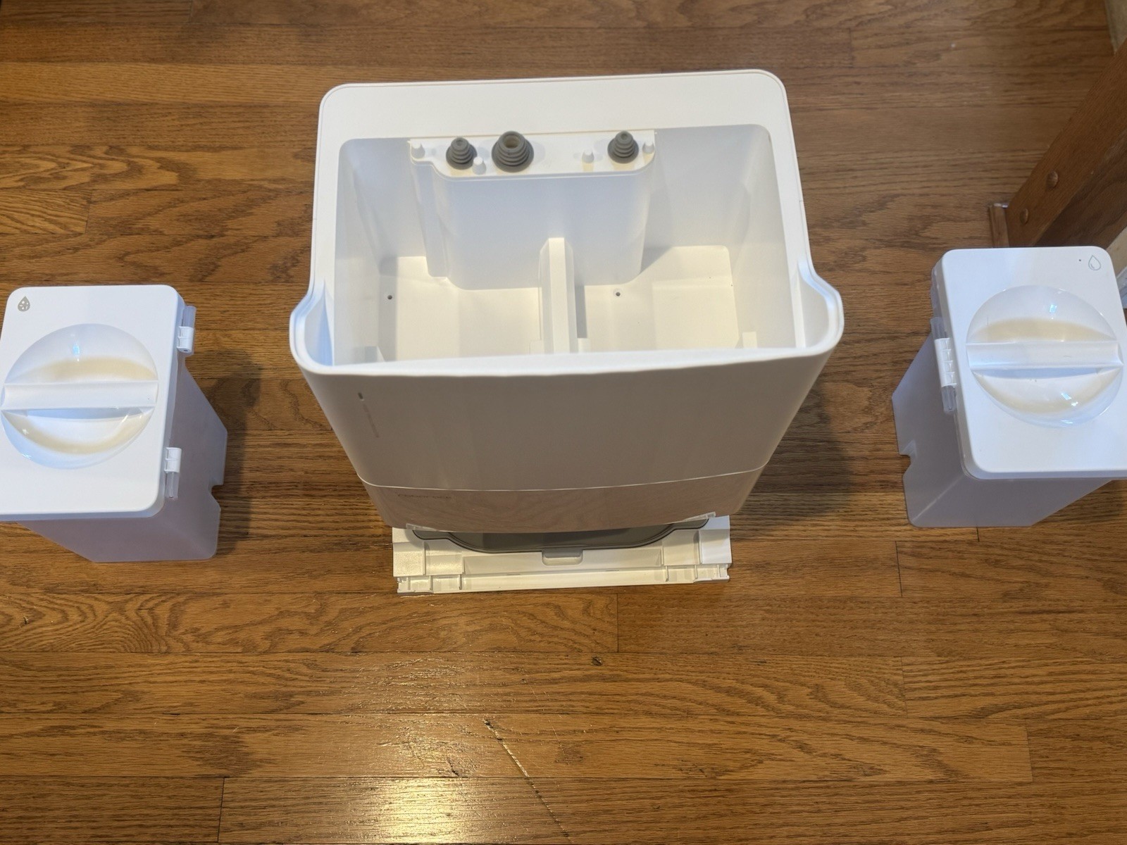 Roborock Q Revo PRO(EWFD16LRR) Empty Wash Fill Dock ONLY -Used 78 Hr – Excellent