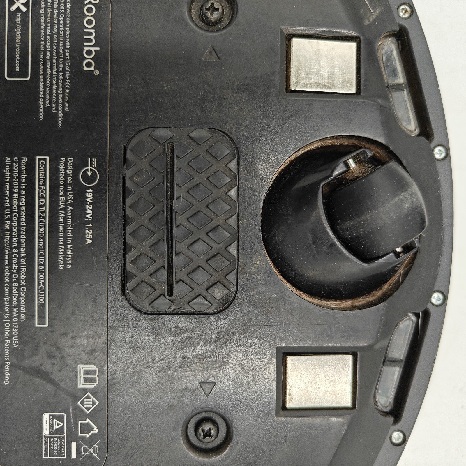 iRobot Roomba 694 Robot Vacuum, Carpets, Hard Floors, Self-Charging w Charger