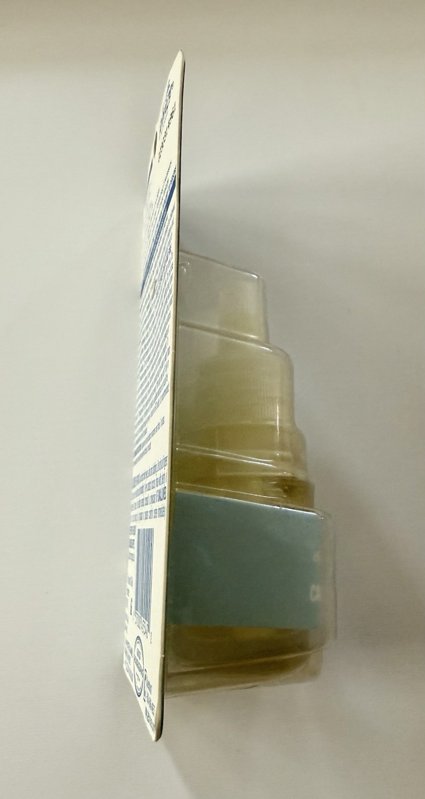 Febreze Noticeables Linen & Sky Dual Scented Oil Air Freshener Refill .87oz NIP