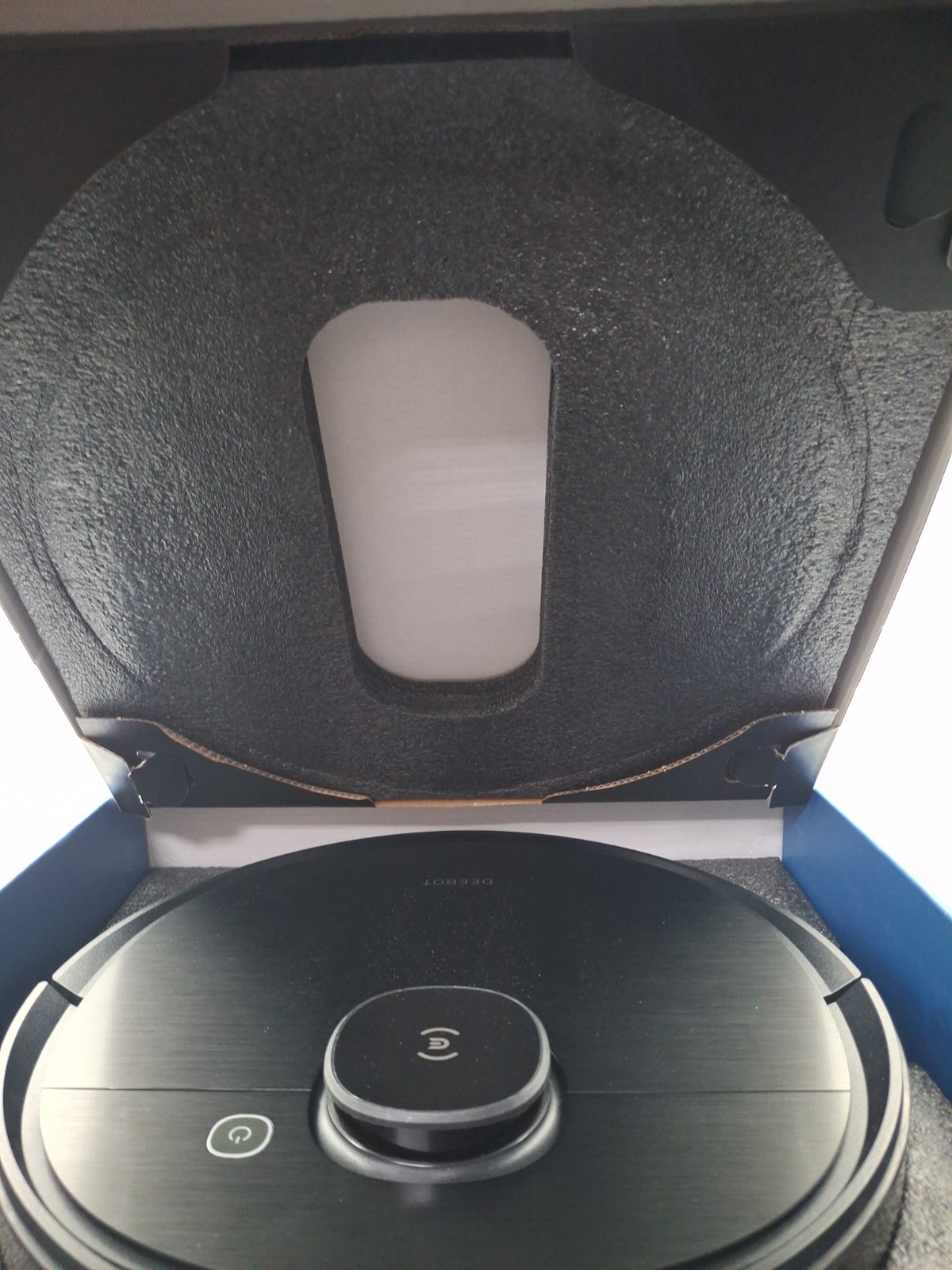 Ecovacs Deebot Ozmo T8 AIVI. Vacuum And Mopping Robot With Camera.