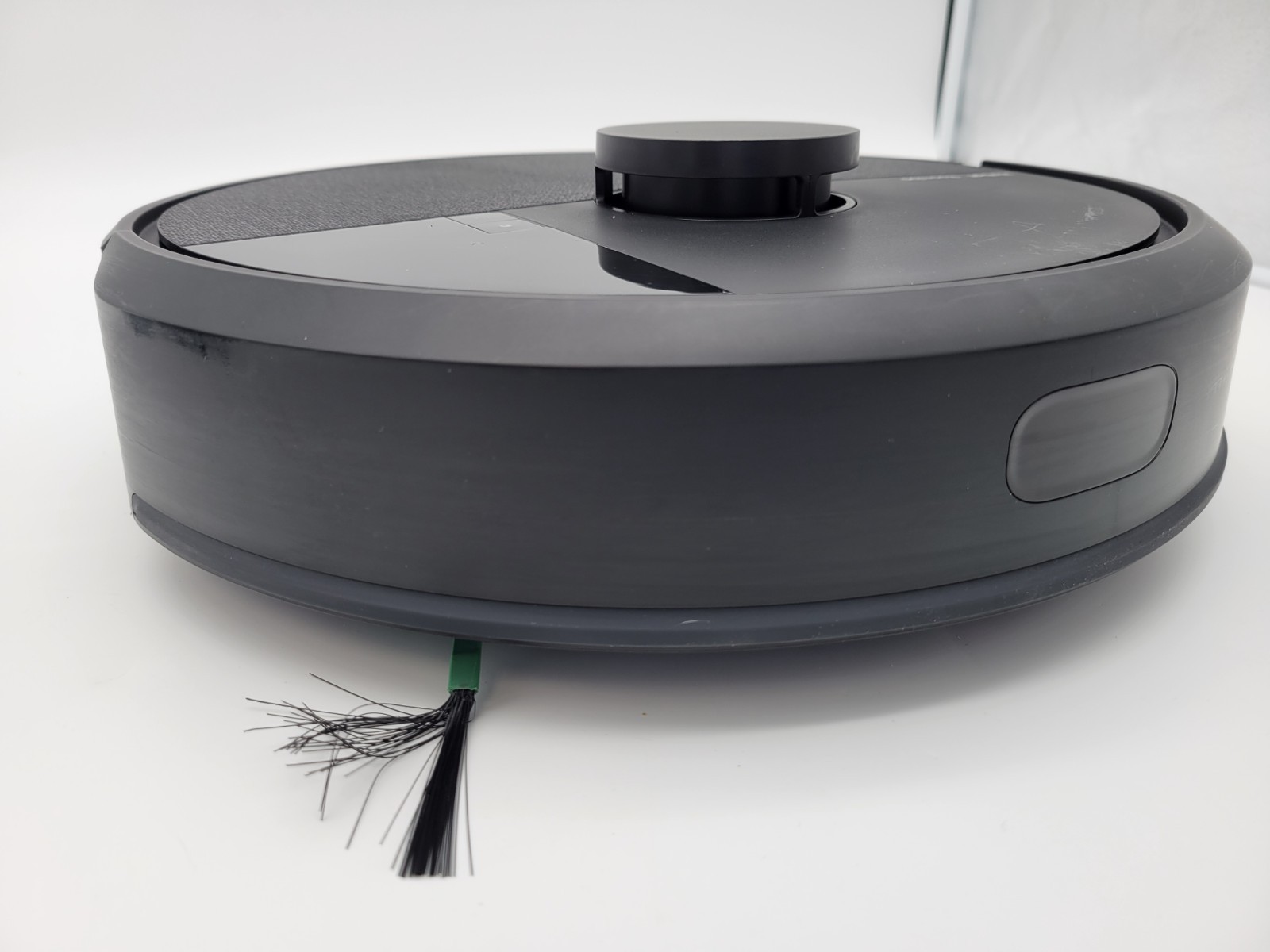 iRobot Roomba 105 Vac Robot Vacuum – Easy to use, Intense Power-Lifting Suctioni