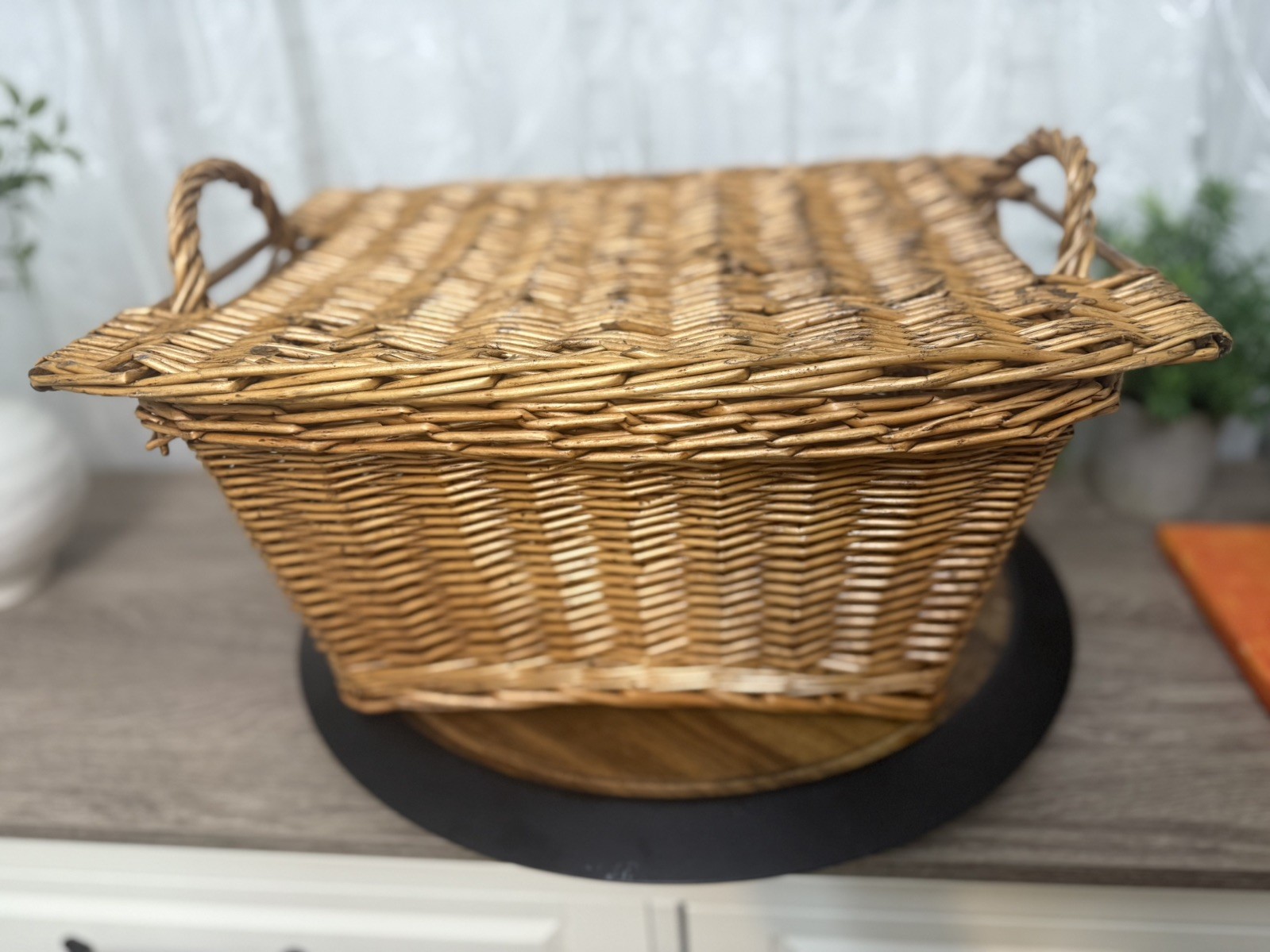 Gift Tree Wicker Basket Lift-Off Lid Storage Picnic Basket Handles