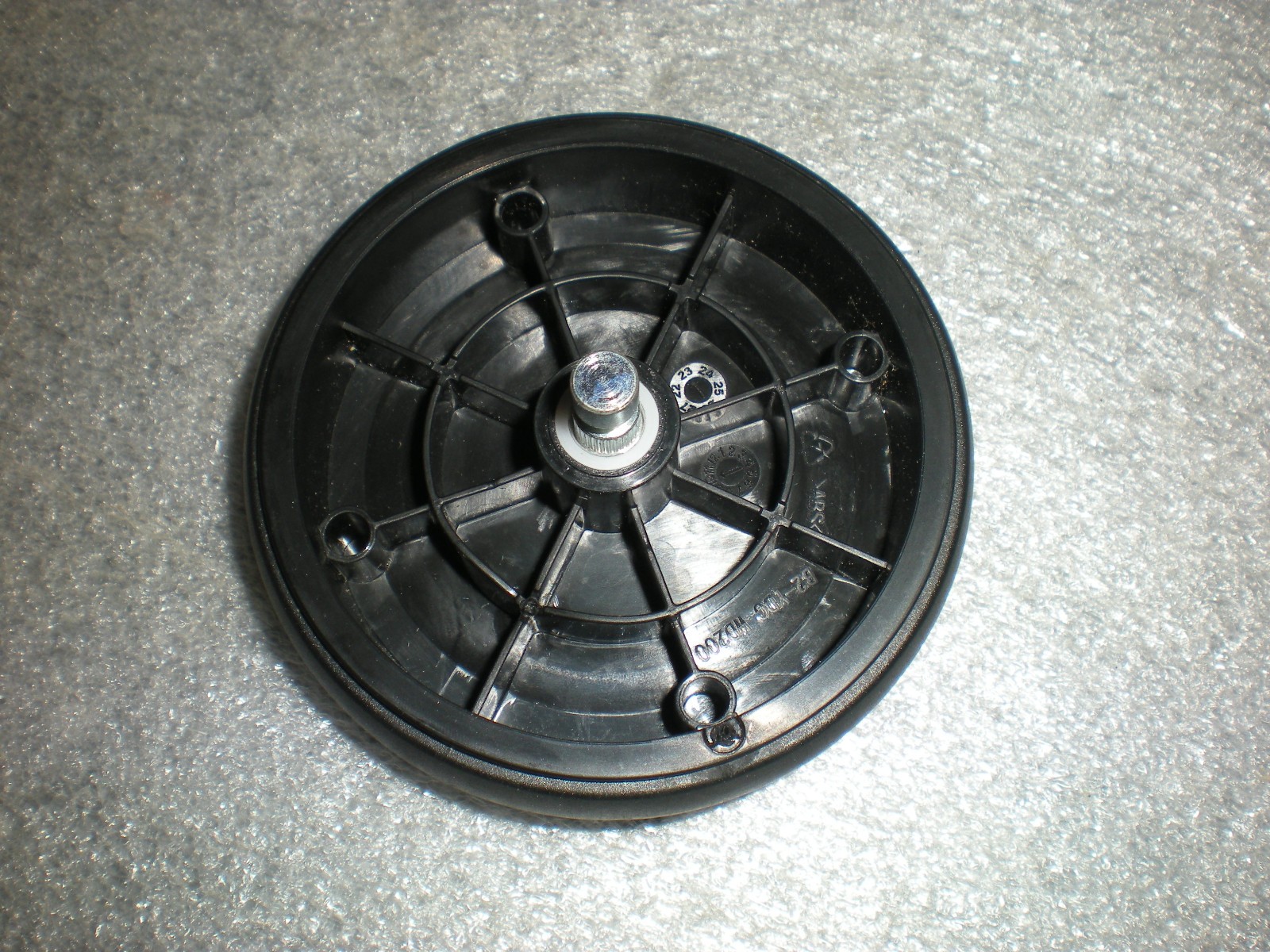 Genuine Shark WD261 HydroVac MessMaster Cordless Vacuum L Or R Rear Wheel & Pin