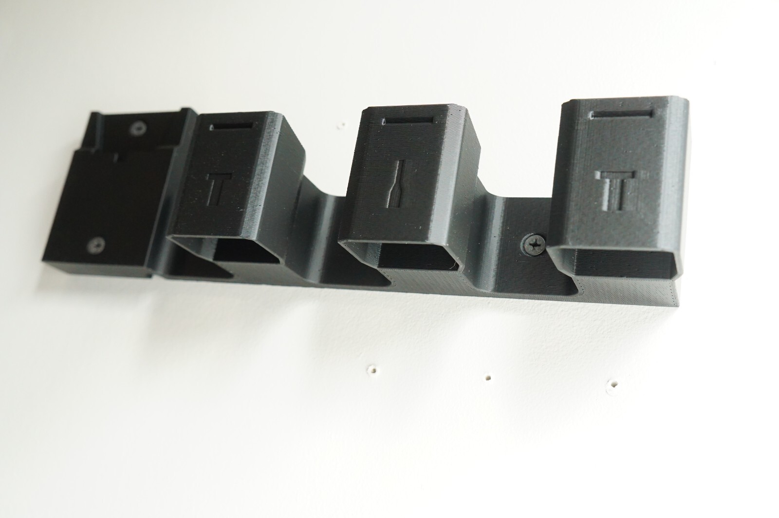 Shark Vacuum Wall Mount Mounting Bracket Dock Holder For Shark IZ202 w/ Screws