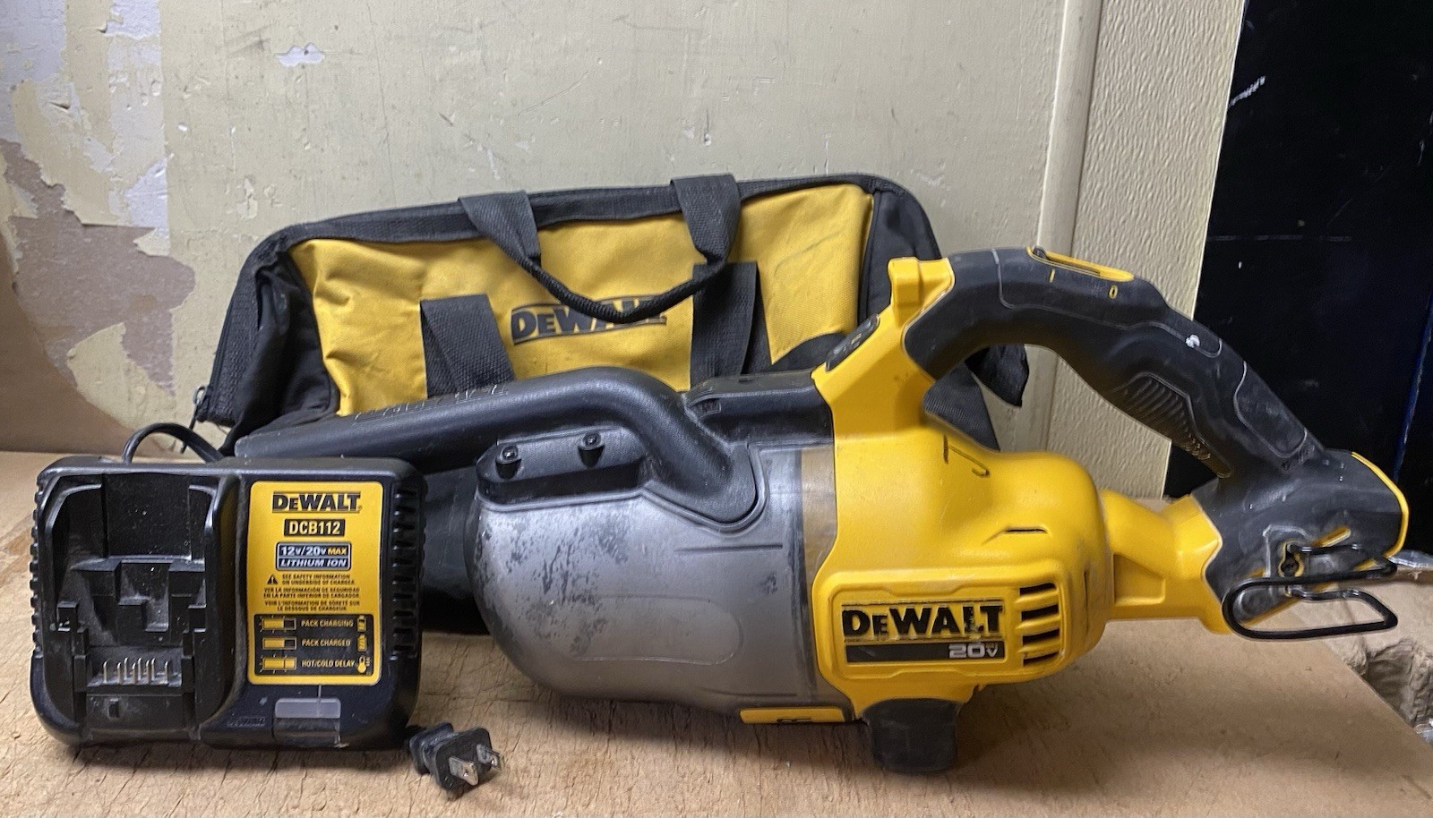 DEWALT DCV501HB Vacuum With Charger NO BATTERY