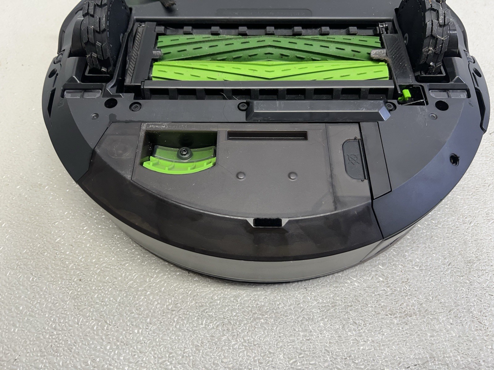 iRobot – Roomba Combo j7+ Self-Emptying Robot Vacuum & Mop – Graphite –