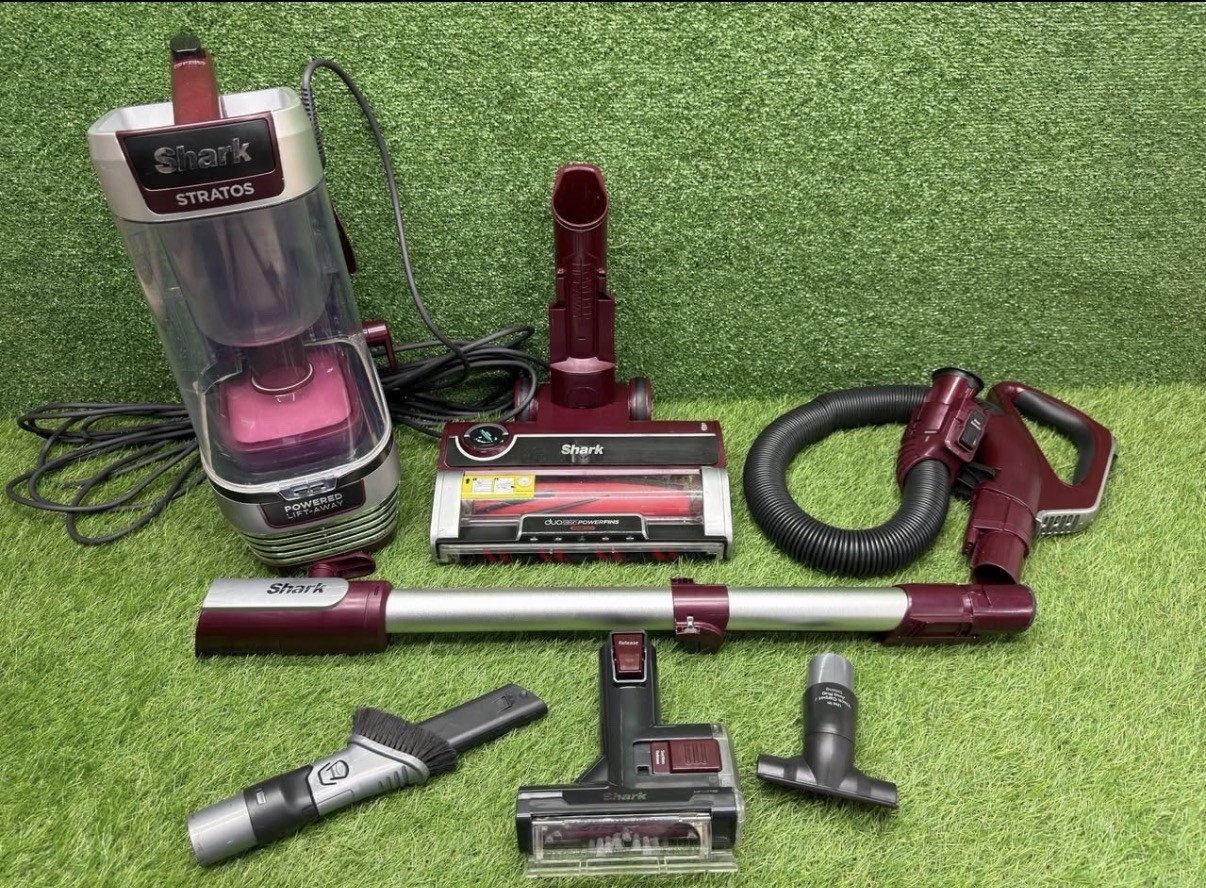 Shark Stratos AZ3000 Powered Lift Away DuoClean Vacuum Cleaner w/ Attachments