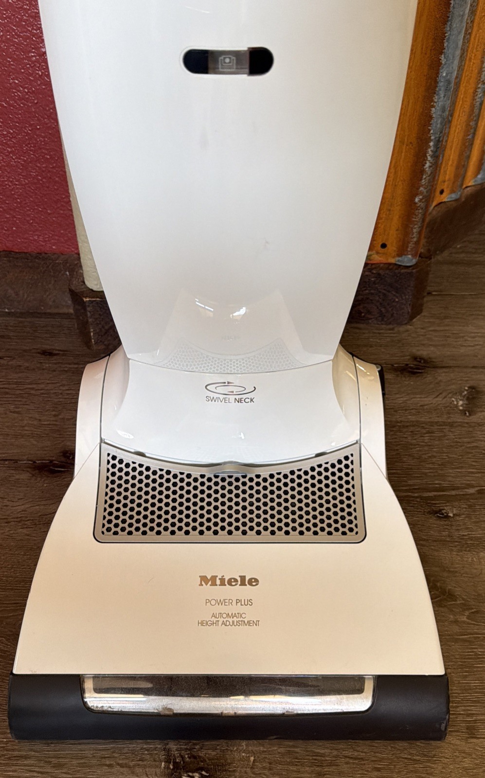 Miele Cat & Dog Upright Vacuum Model: S7260 Made In Germany